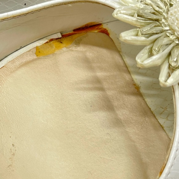 Vintage 90s White Slingback Pumps Open Toe Sandal Mid Heel Bridal Floral Shoes - Picture 12 of 17